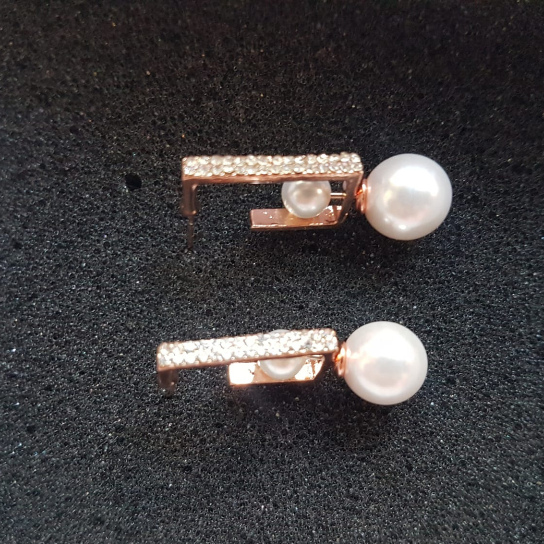 Golden Frame Pearl Drops