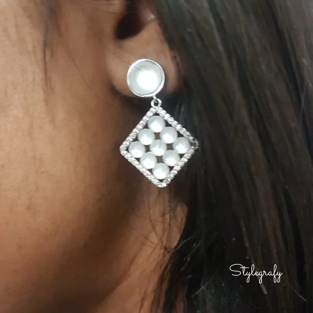 Pearls Geometry Drops