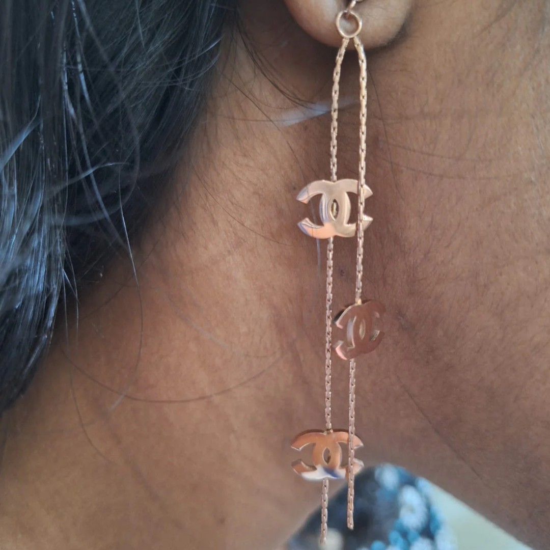 Shoulder Kiss Statement Dangler