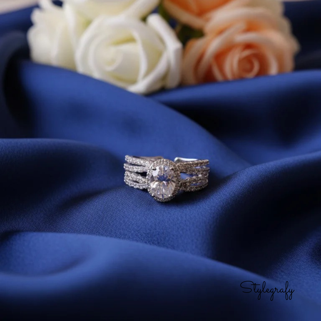 Cupid Grip Silver Solitaire Ring