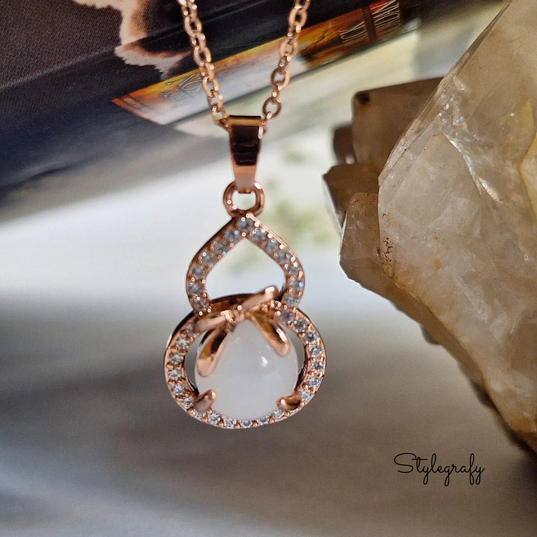 Tiny Bow Necklace