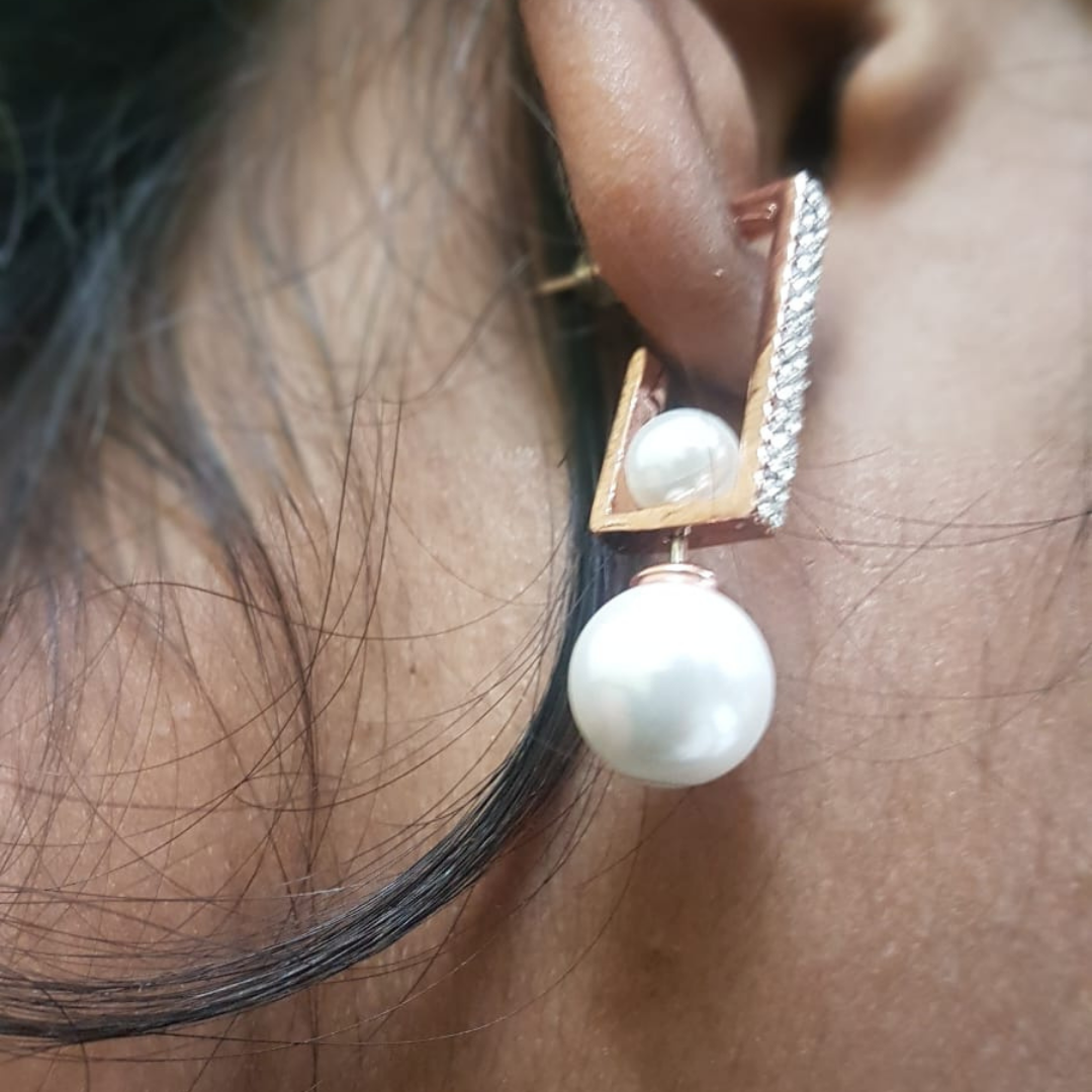 Golden Frame Pearl Drops