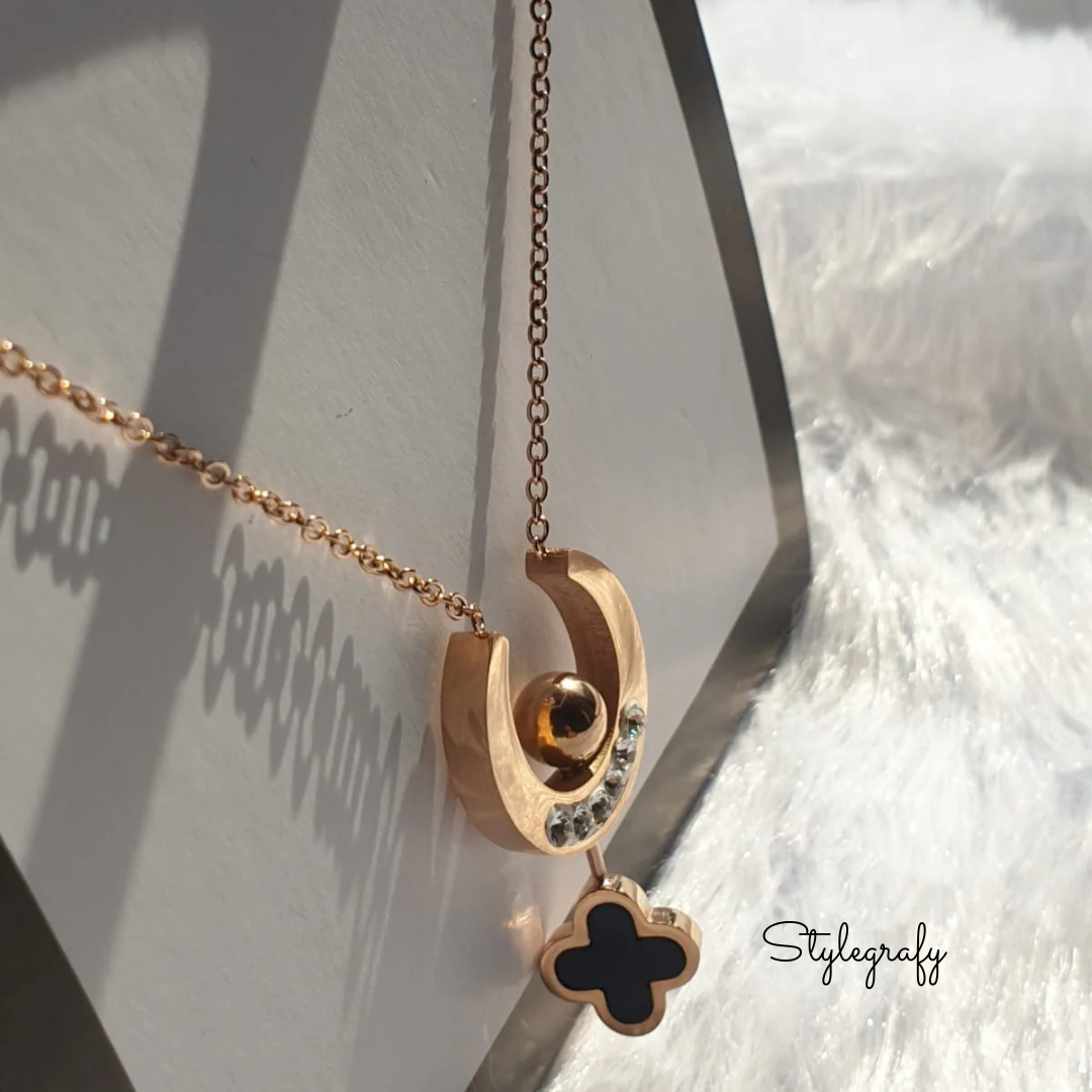 Hanging Clover Necklace