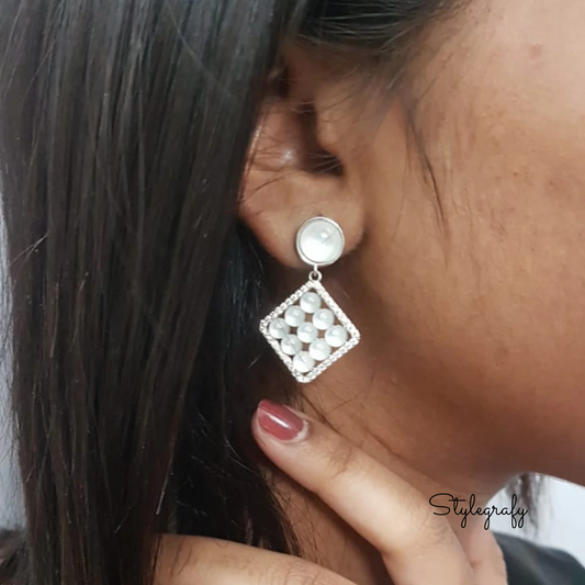 Pearls Geometry Drops