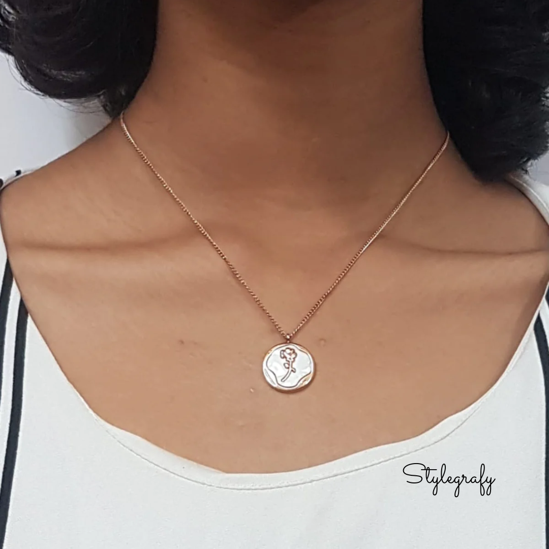 Engrave Rose Necklace