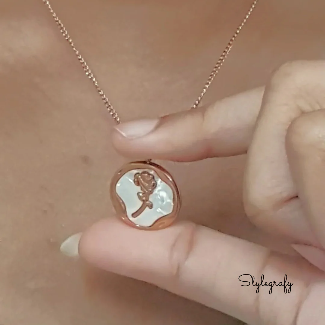 Engrave Rose Necklace