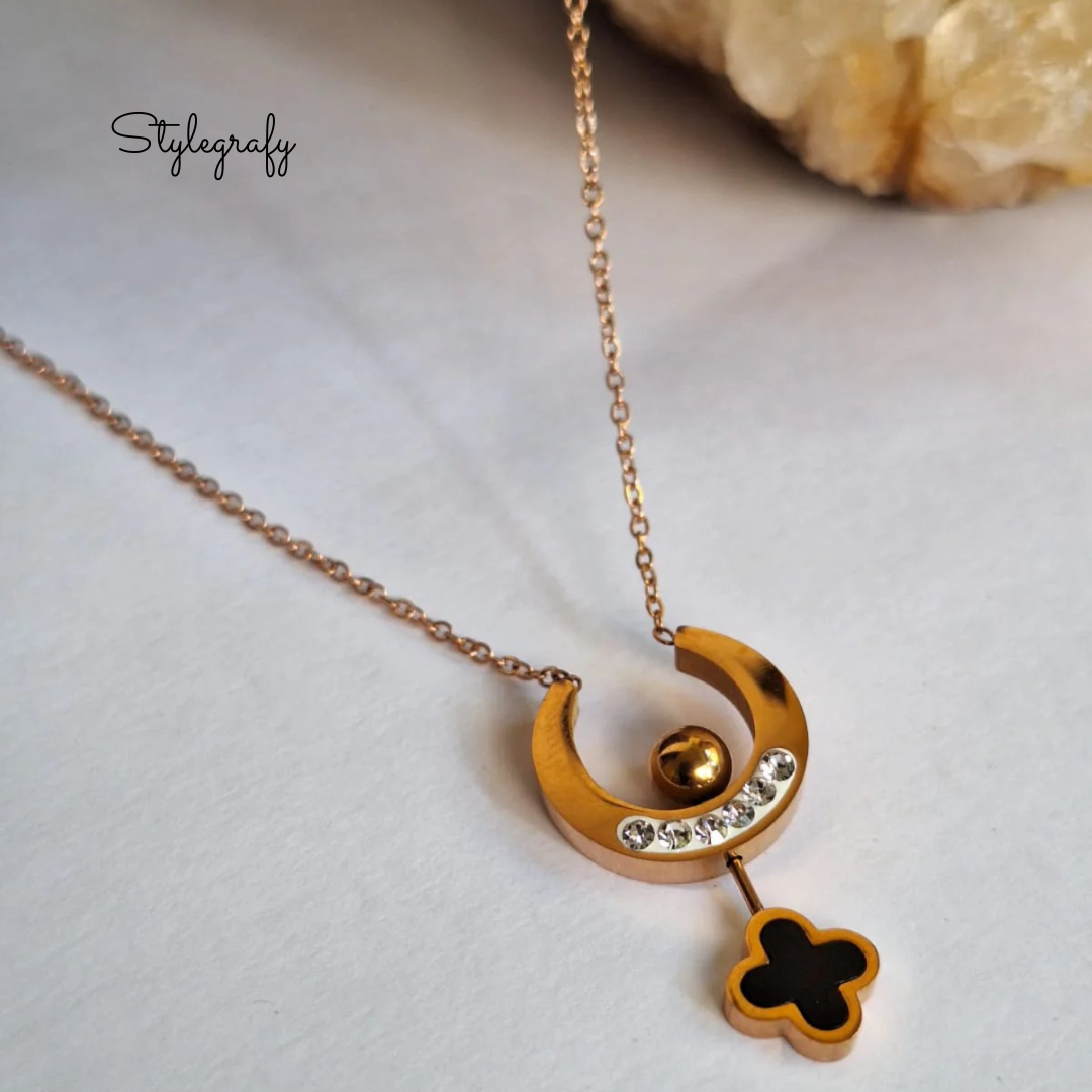 Hanging Clover Necklace