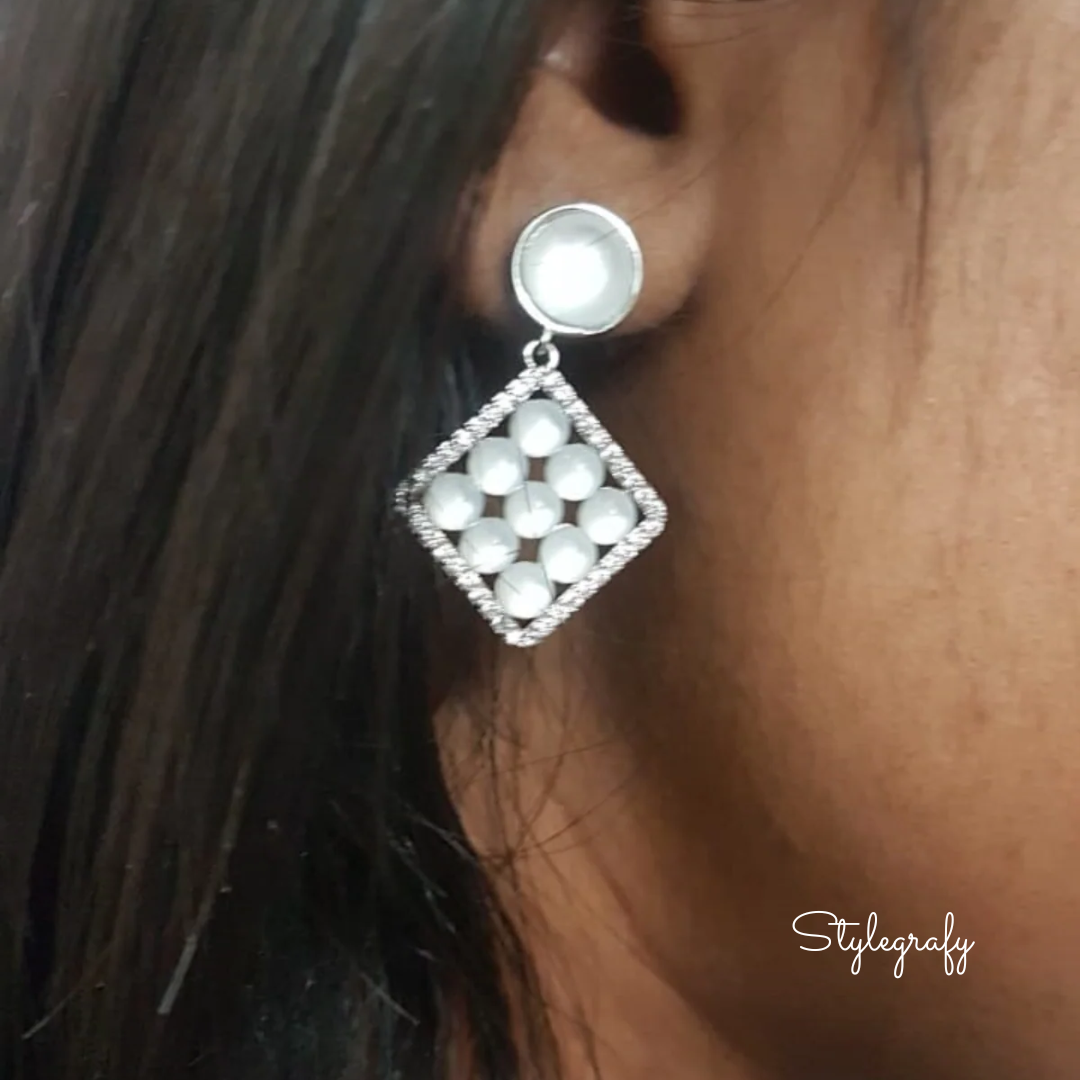 Pearls Geometry Drops