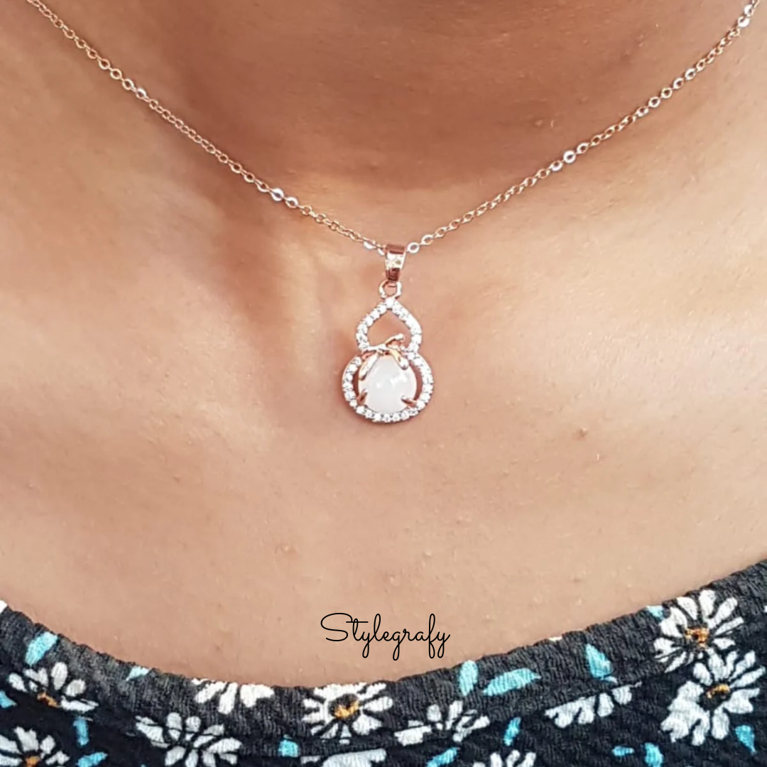 Tiny Bow Necklace