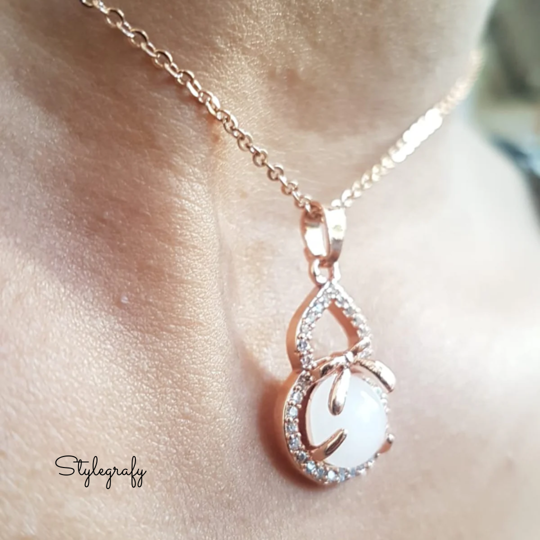 Tiny Bow Necklace